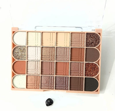 ✨ Eyeshadow Palette – Bold Colors & Endless Looks ✨